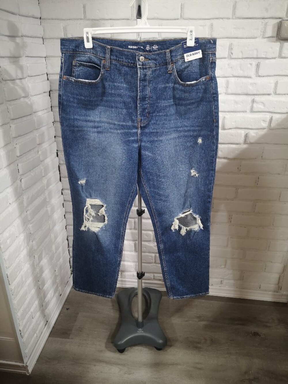 NWT Old Navy Saylor Ladies Size 18 Extra Hi-Rise Button Closure Distressed Jeans
